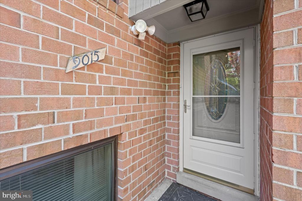 Image 7 of property listing at 9015 MOVING WATER LN, Columbia, MD 21046