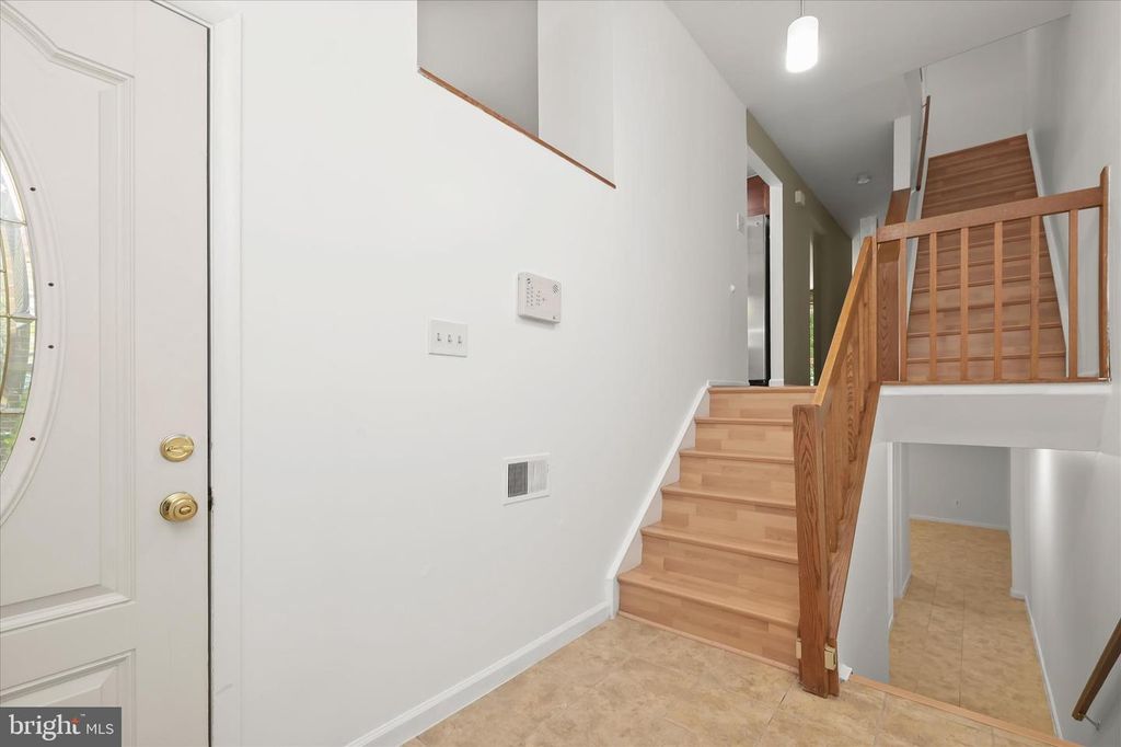 Image 8 of property listing at 9015 MOVING WATER LN, Columbia, MD 21046