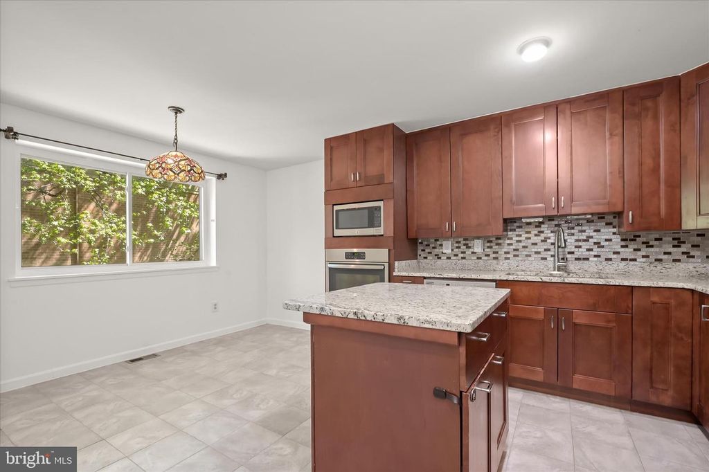 Image 9 of property listing at 9015 MOVING WATER LN, Columbia, MD 21046