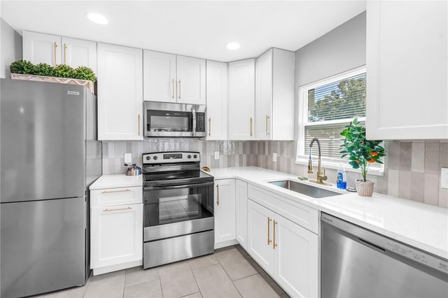 450 47TH STREET S, St Petersburg, FL 33711