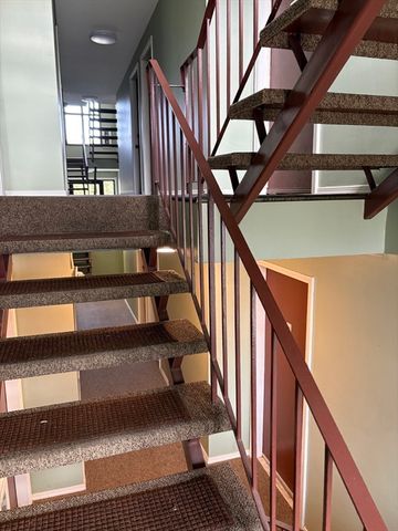 80 Damon Rd 8201, Northampton, MA 01060