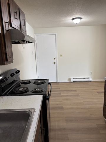 80 Damon Rd 8201, Northampton, MA 01060