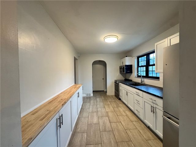 58 Evergreen Ter, Uniontown, PA 15401