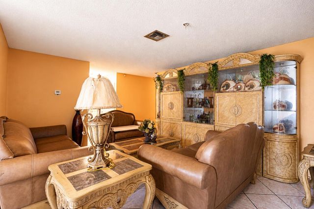 10304 Pippin Lane, Royal Palm Beach, FL 33411