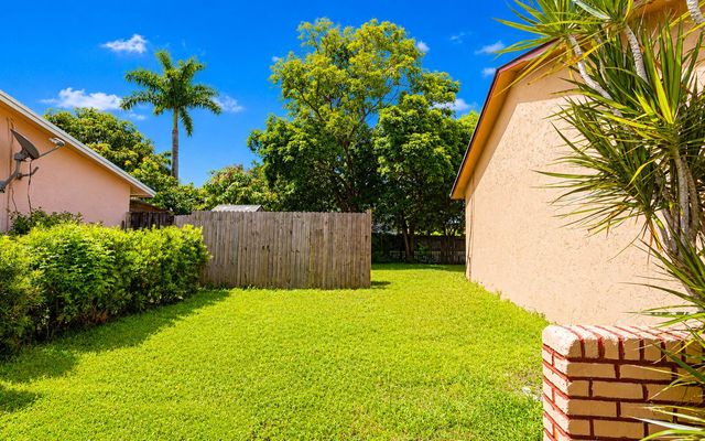 10304 Pippin Lane, Royal Palm Beach, FL 33411