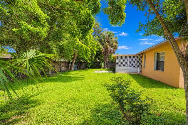 10304 Pippin Lane, Royal Palm Beach, FL 33411