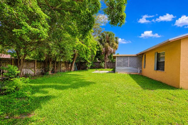 10304 Pippin Lane, Royal Palm Beach, FL 33411
