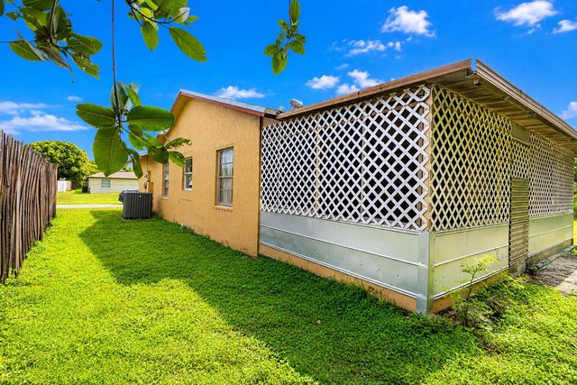 10304 Pippin Lane, Royal Palm Beach, FL 33411