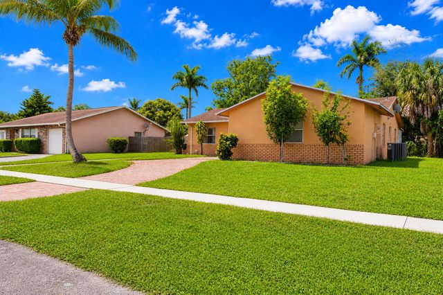 10304 Pippin Lane, Royal Palm Beach, FL 33411