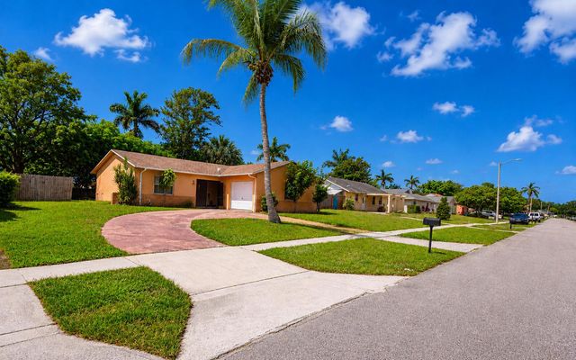 10304 Pippin Lane, Royal Palm Beach, FL 33411