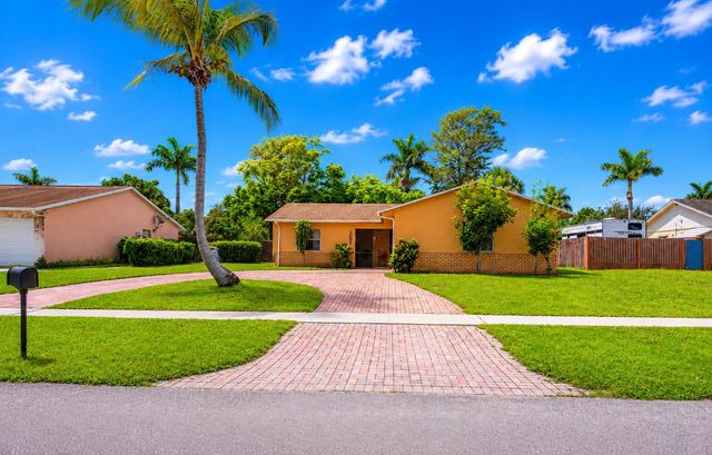 10304 Pippin Lane, Royal Palm Beach, FL 33411