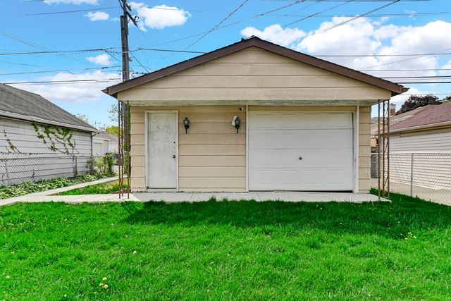 8242 S Damen Avenue, Chicago, IL 60620