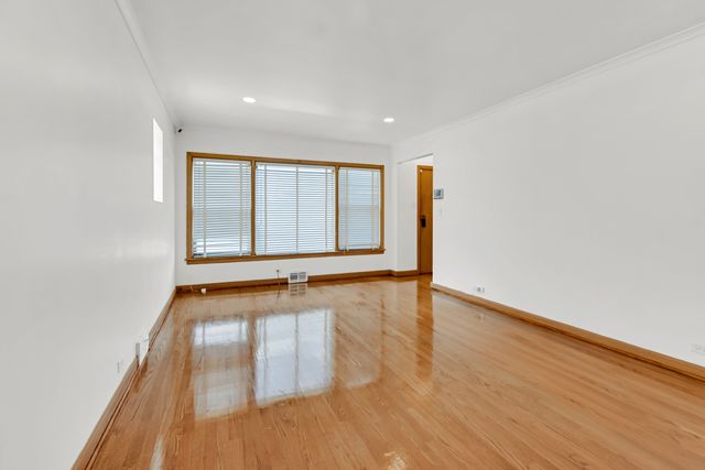 8242 S Damen Avenue, Chicago, IL 60620