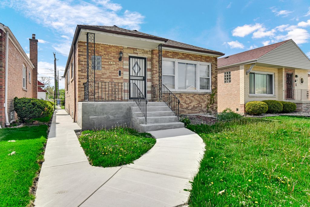8242 S Damen Avenue, Chicago, IL 60620