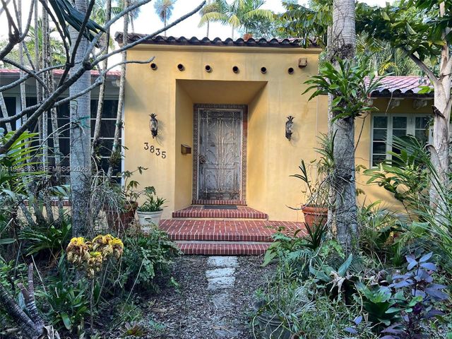 3835 Utopia Ct, Miami, FL 33133