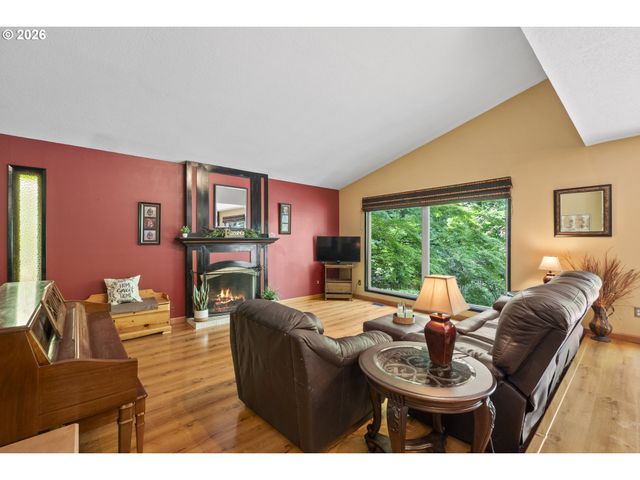 3910 Se EL CAMINO Dr, Gresham, OR 97080