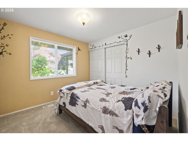 3910 Se EL CAMINO Dr, Gresham, OR 97080