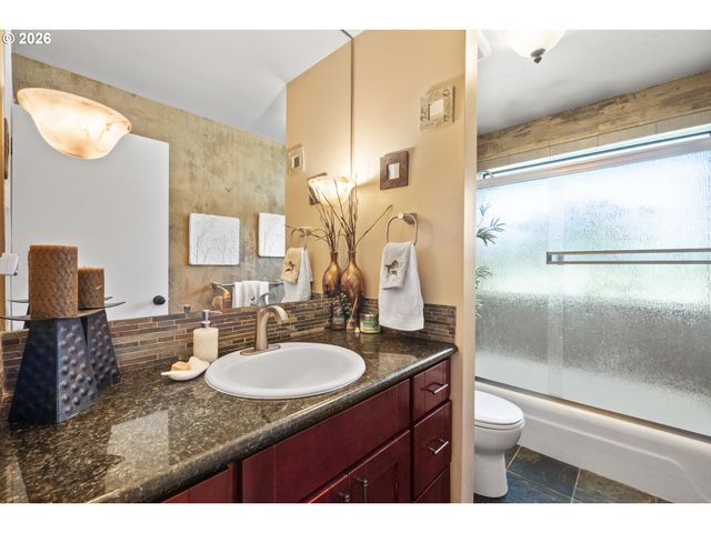 3910 Se EL CAMINO Dr, Gresham, OR 97080