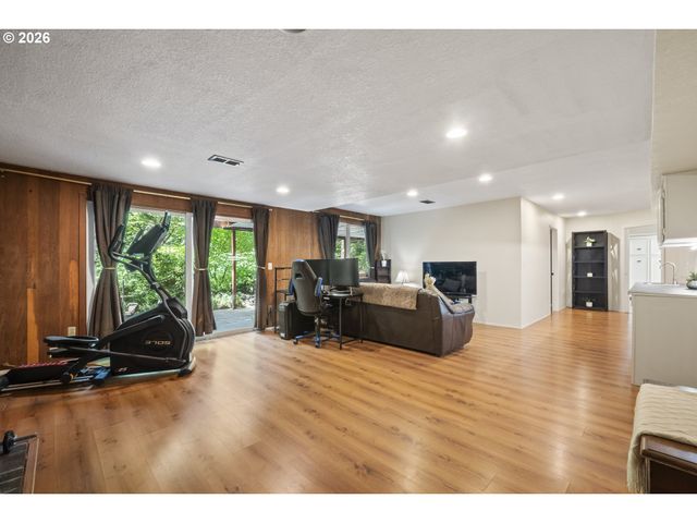 3910 Se EL CAMINO Dr, Gresham, OR 97080