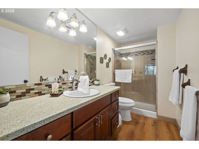 3910 Se EL CAMINO Dr, Gresham, OR 97080
