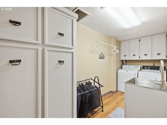 3910 Se EL CAMINO Dr, Gresham, OR 97080