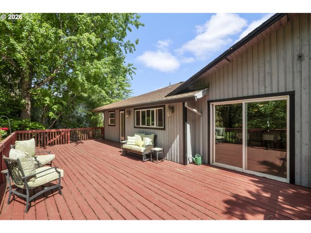 3910 Se EL CAMINO Dr, Gresham, OR 97080