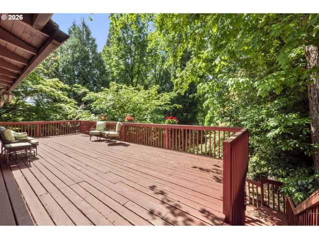 3910 Se EL CAMINO Dr, Gresham, OR 97080