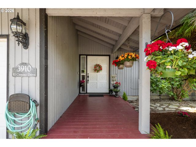 3910 Se EL CAMINO Dr, Gresham, OR 97080
