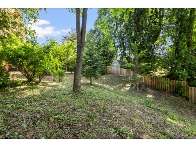 3910 Se EL CAMINO Dr, Gresham, OR 97080