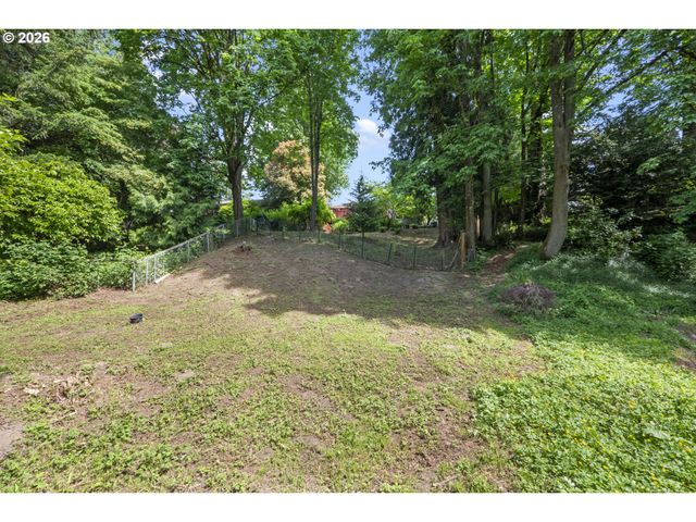 3910 Se EL CAMINO Dr, Gresham, OR 97080