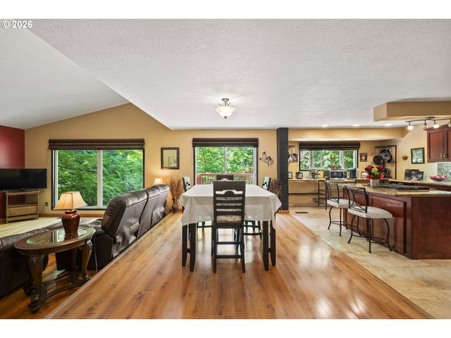 3910 Se EL CAMINO Dr, Gresham, OR 97080