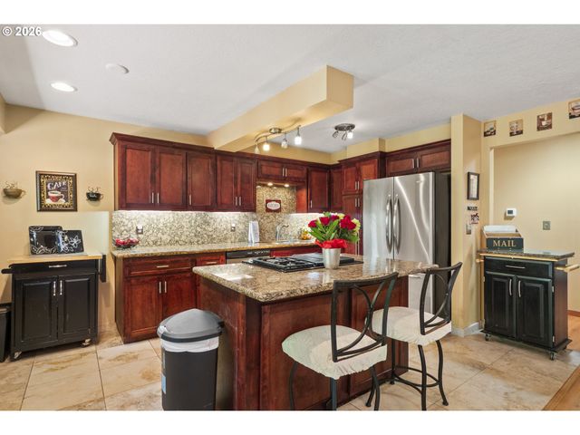 3910 Se EL CAMINO Dr, Gresham, OR 97080