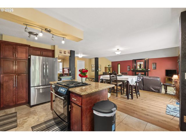 3910 Se EL CAMINO Dr, Gresham, OR 97080