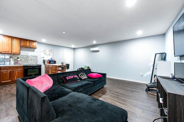 539 Melbourne Street, Houston, TX 77022