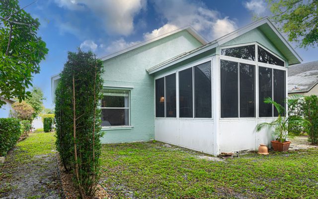 316 Hammocks Trail, Greenacres, FL 33413