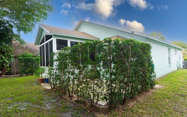 316 Hammocks Trail, Greenacres, FL 33413