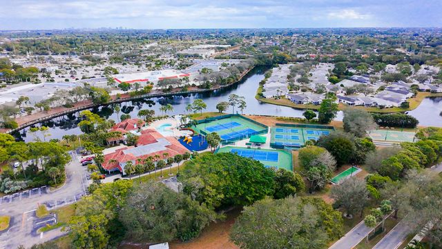 316 Hammocks Trail, Greenacres, FL 33413