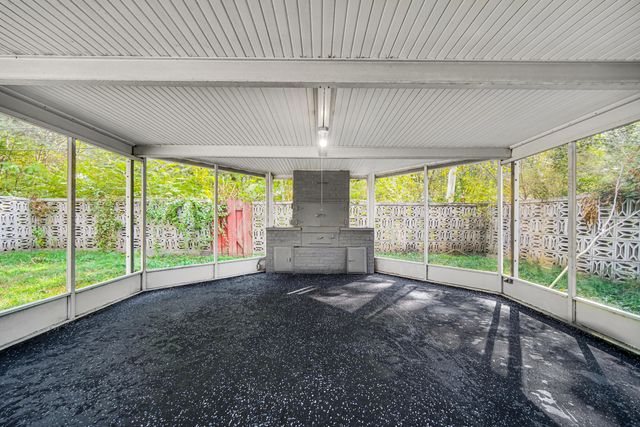 7033 E 1st Avenue, Gary, IN 46403