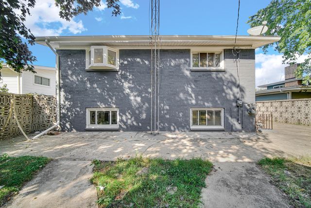 7033 E 1st Avenue, Gary, IN 46403