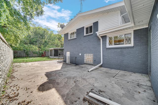 7033 E 1st Avenue, Gary, IN 46403