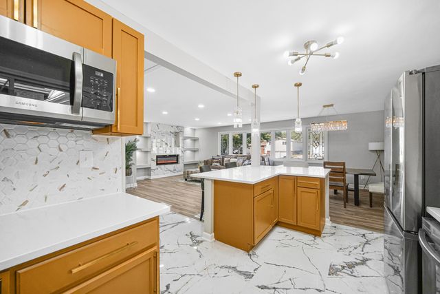 7033 E 1st Avenue, Gary, IN 46403