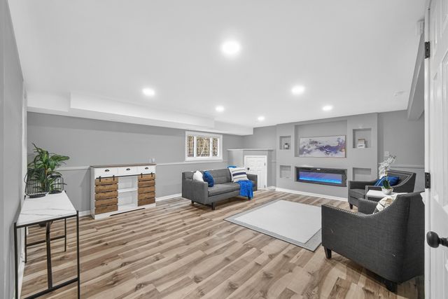 7033 E 1st Avenue, Gary, IN 46403