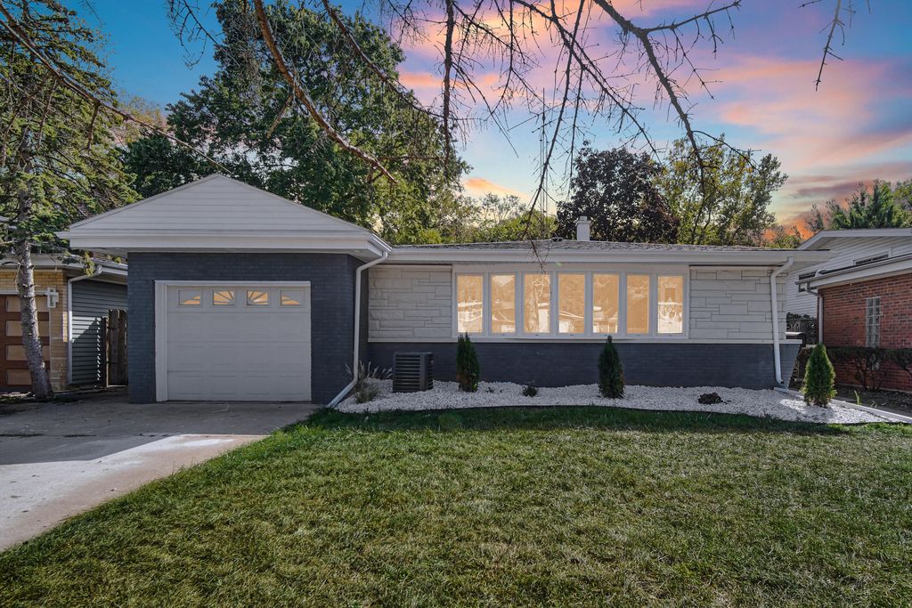 7033 E 1st Avenue, Gary, IN 46403