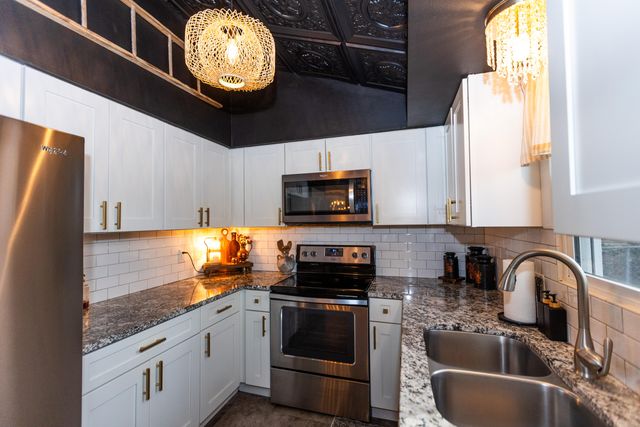 1249 S Belcrest Avenue, Springfield, MO 65804