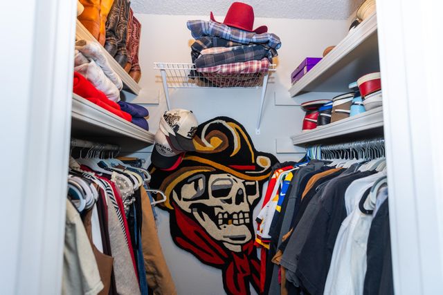 1249 S Belcrest Avenue, Springfield, MO 65804