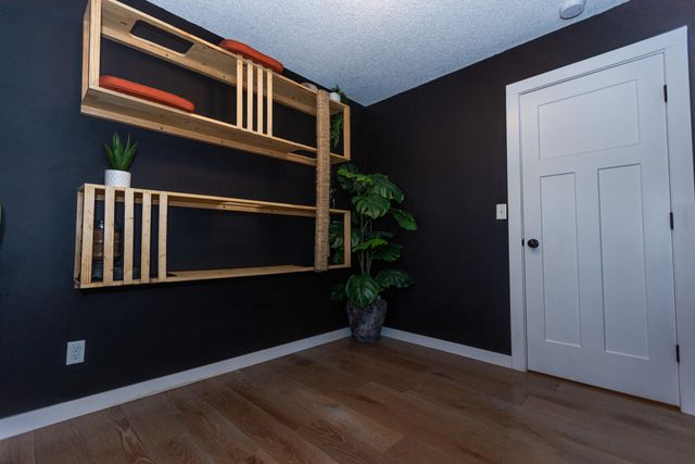 1249 S Belcrest Avenue, Springfield, MO 65804