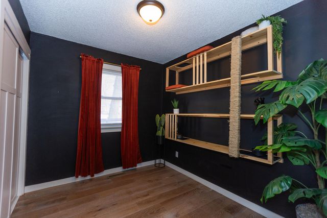 1249 S Belcrest Avenue, Springfield, MO 65804