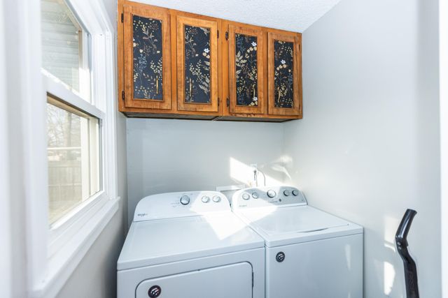 1249 S Belcrest Avenue, Springfield, MO 65804