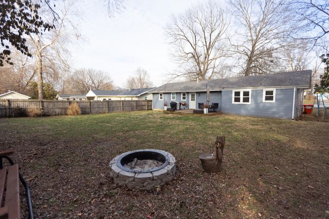 1249 S Belcrest Avenue, Springfield, MO 65804