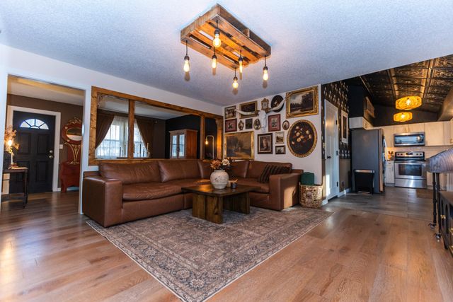 1249 S Belcrest Avenue, Springfield, MO 65804